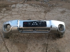 Бампер передний с дефектами 