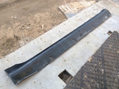 Накладка порога наружная правая  