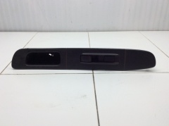 Накладка обшивки передней правой двери с кнопкой 