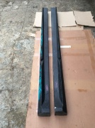 Комплект порогов пластиковых левый и правый 