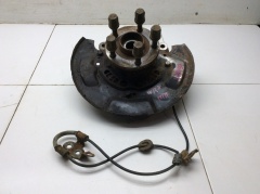 Кулак поворотный передний правый со ступицей 