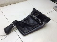 Рамка вокруг кулисы МКПП и пепельница 