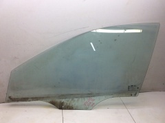 Стекло двери передней левой водительской 