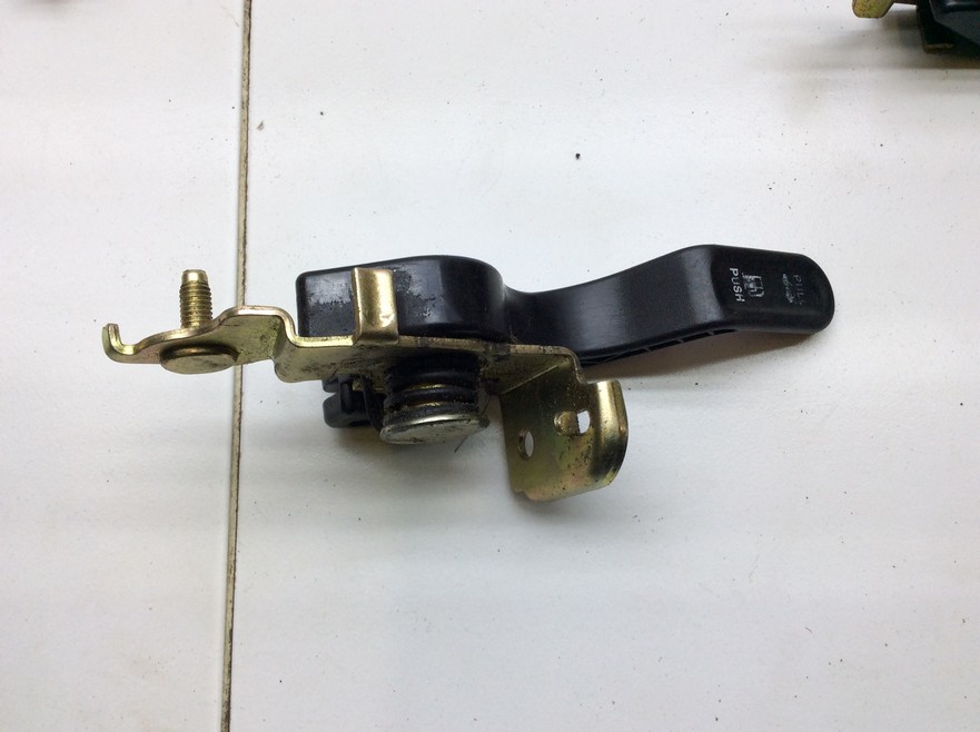 рычаг открывания багажника kia spectra. ручка с замком на багажник 21213. ручка открывания багажника нива 21214. ручка багажника ваз 2111 артикул. ручка открывания багажника volvo 39978540.