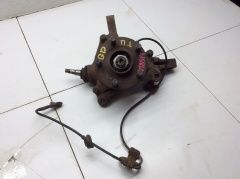 Кулак поворотный передний левый со ступицей 