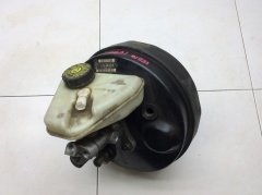 Вакуумный усилитель и главный тормозной цилиндр с бачком 