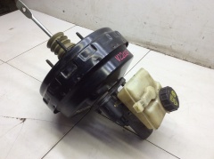 Вакуумный усилитель и главный тормозной цилиндр с бачком 