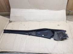 Решетка стеклоочистителя левая жабо 