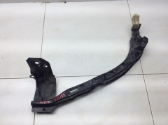 Кронштейн крепления переднего бампера левый 