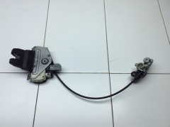 Замок крышки багажника 