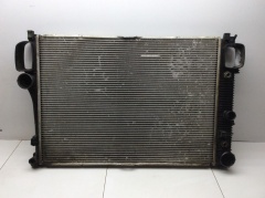 Радиатор охлаждения двигателя с дефектом 