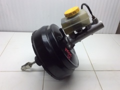 Вакуумный усилитель и главный тормозной цилиндр с бачком 