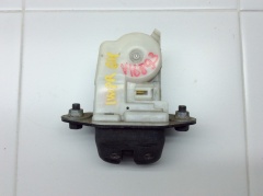 Замок двери багажника 