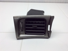 Дефлектор воздушный в торпедо левый 