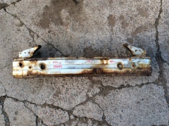 Усилитель Кронштейн переднего бампера с дефектом 