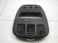 Рамка магнитолы с центр дефлекторами воздуховодами Додж Caravan 4 IV 2000-2008 P05005050AB