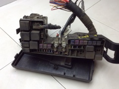 Блок реле и предохранителей подкапотный 