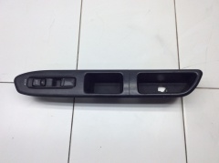 Блок управления стеклоподъемником двери передний правый 