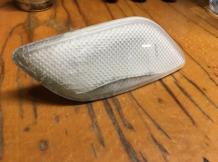 Катафот переднего крыла левый 