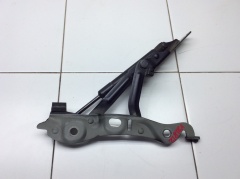 Петля крышки багажника правая 