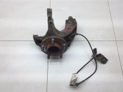 Кулак поворотный передний правый со ступицей 