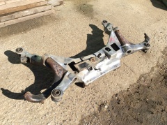 Балка задняя подвески Подрамник задний 