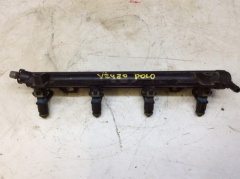 Форсунка топливная инжекторная электрическая Фольксваген Поло V Седан RUS 2011-2020 03C906031A