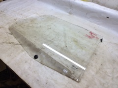 Стекло двери задней правой  