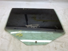 Стекло двери задней правой 