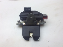 Замок крышки багажника 