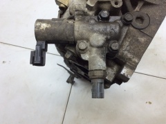 Клапан AVCS правый с кронштейном 