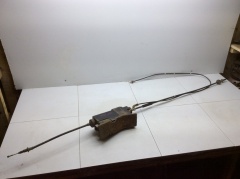 Механизм стояночного тормоза с тросами 