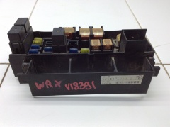 Блок реле и предохранителей моторный подкапотный 