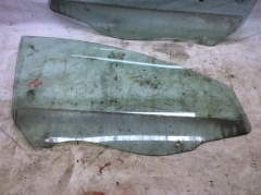 Стекло двери передней правой Джили Эмгранд ЕС7 2009-2016 1068002063 