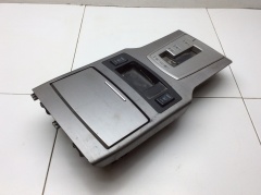 Накладка центральной консоли и подстаканник 