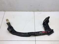 Кронштейн крепления бампера передний правый 