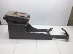 Консоль центральная Подлокотник левый руль с дефектами 